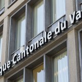 Le conseil d'administration de la Banque cantonale du Valais pourra proposer à ses actionnaires un dividende en hausse de 15 centimes à 4,00 francs par action. (archives) KEYSTONE/THOMAS DELLEY